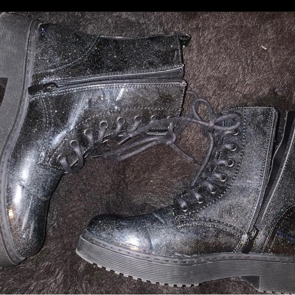 Black boots !